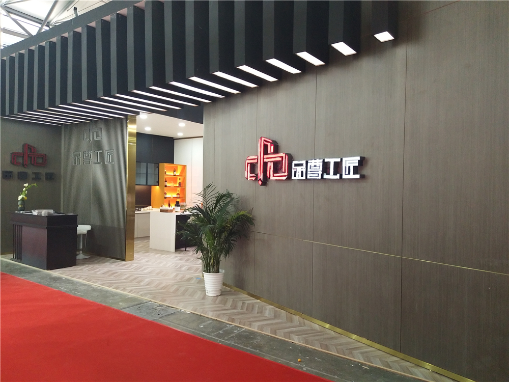 品(pin)尊工(gong)匠張董：原木(mù)現(xian)代(dai)輕奢，将環保進(jin)行到(dao)底